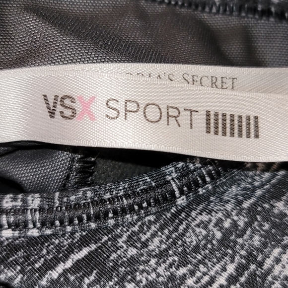 VICTORIA'S Secret Sport Bra Set of 2 - Picture 11 of 12